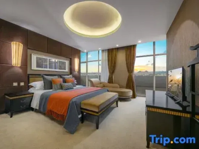 Deluxe Suite