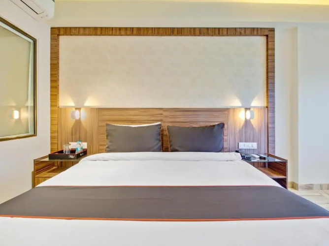 Classic Square by OYO Rooms