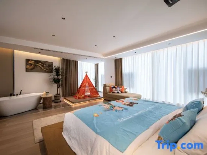 Suite with city view