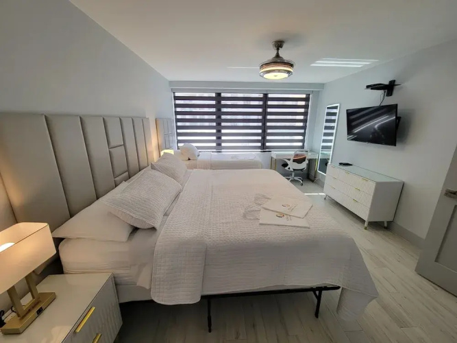 Alexander 817 3 Bedroom Apts
