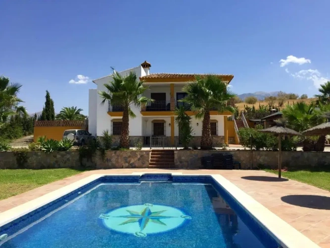 5 Bedrooms Cottage