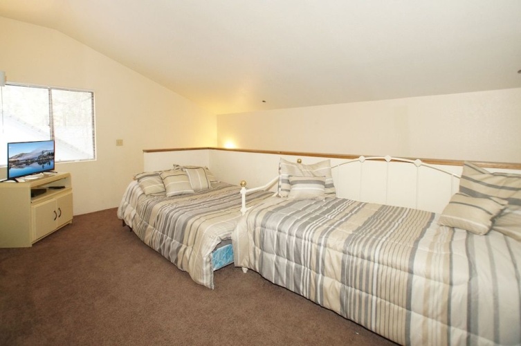 Summit X-ross Roads Condo