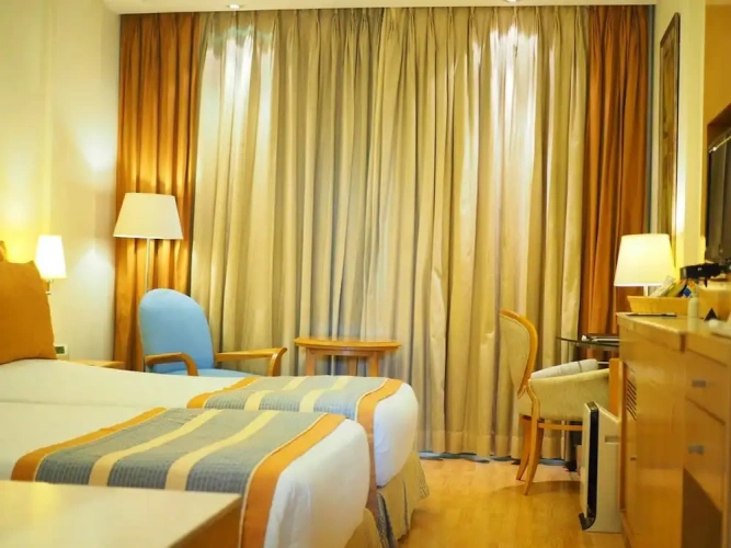 Standard Twin room with city view