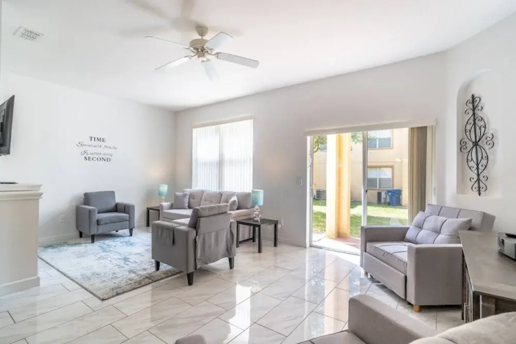 727 Regal Palms