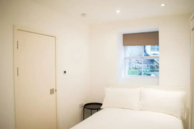 Bright And Modern 2 Bedroom Flat