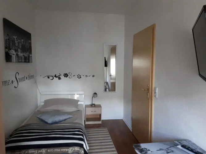 2 Bedrooms Single Suite
