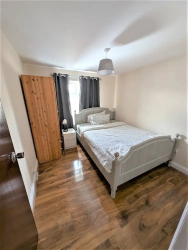 5 Bedrooms Cottage