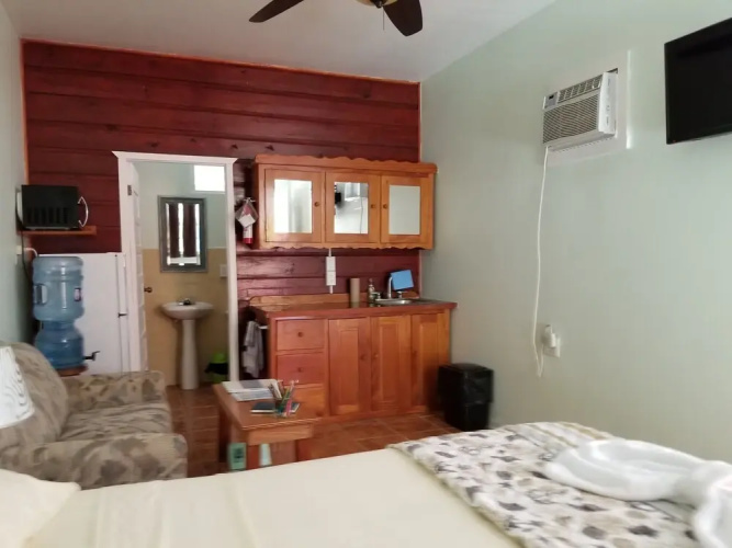 Canuck Cottage Studio Apartment