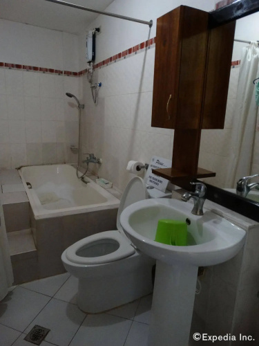 OYO 621 De Loro Inn