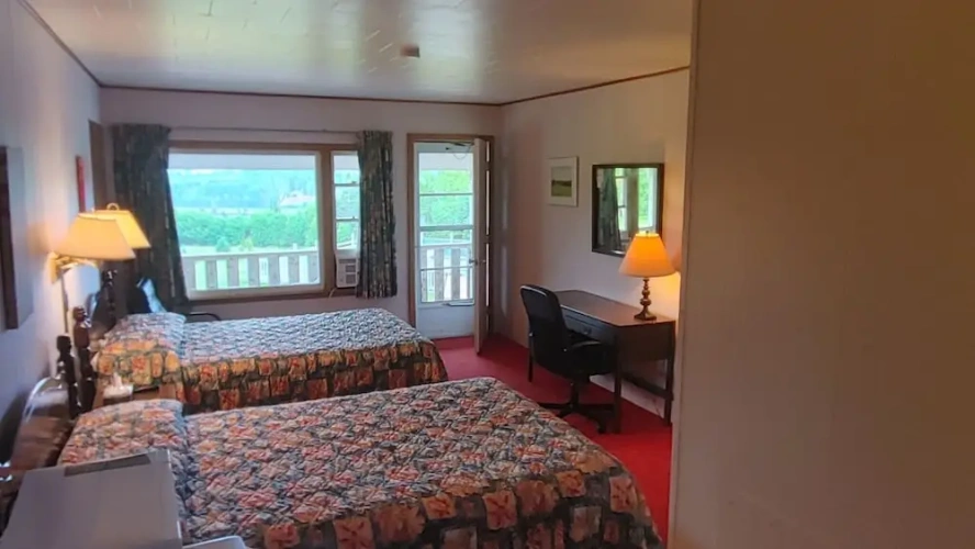 Standard Quadruple room with view