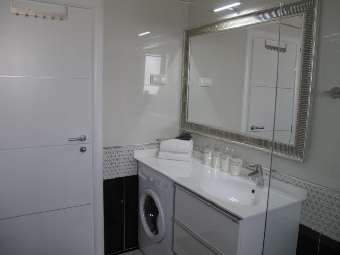 2 Bedrooms Apartment with balcony and with sea view