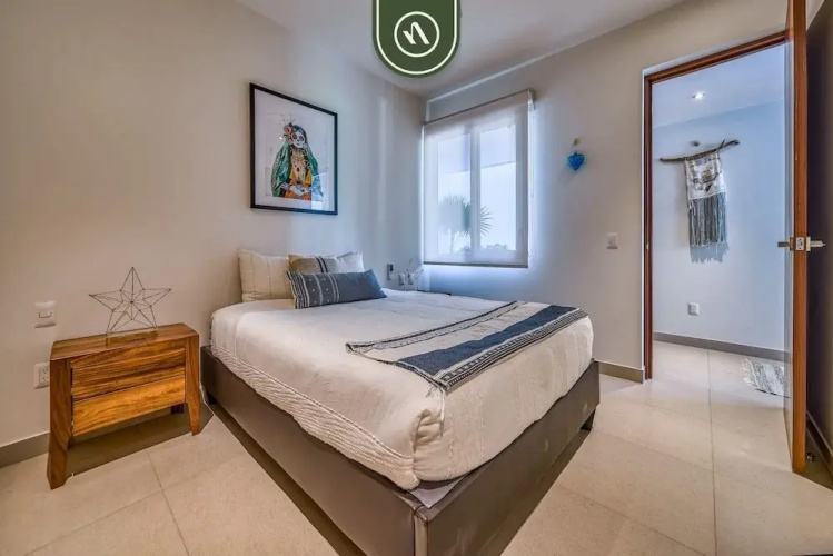 2BR Condo With Rooftop Pool - 2 Min Walk to Beach