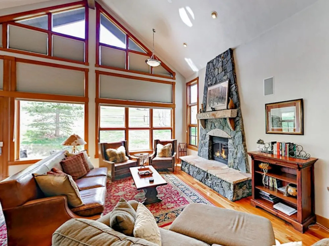 Luxe 4BR w/ Hot Tub on Golf Course