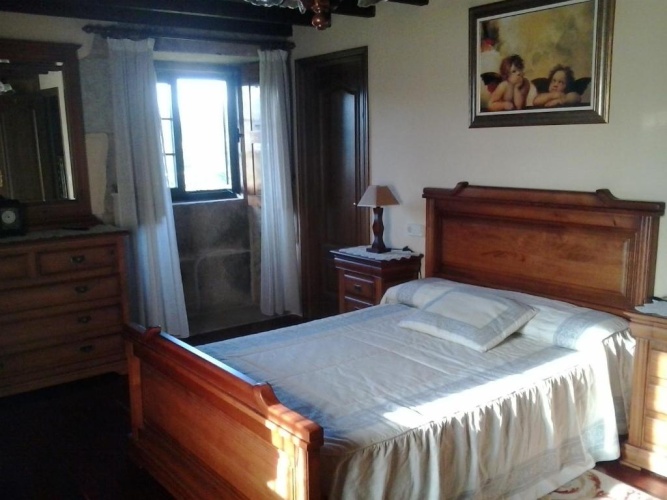 5 Bedrooms Cottage