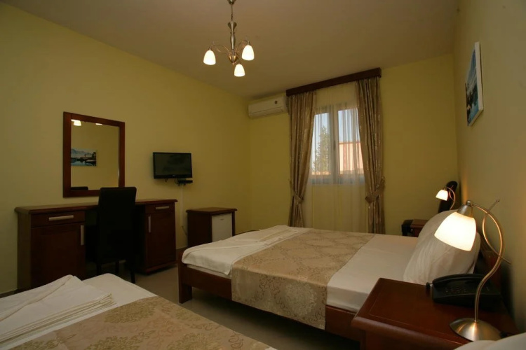 Hotel Ellena