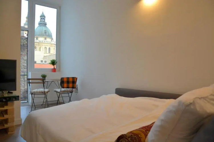 Ice Breaker Apartment