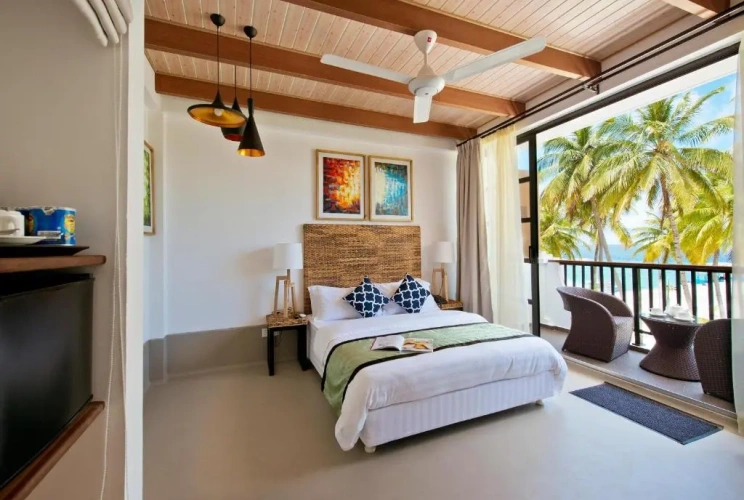 Deluxe Double room with balcony and with partial sea view