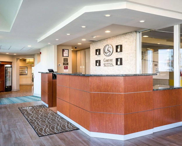 Comfort Suites Beachfront