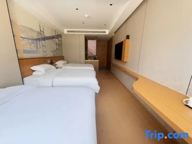 Standard Triple room with river view