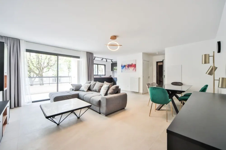 3 Bedrooms Apartment with balcony