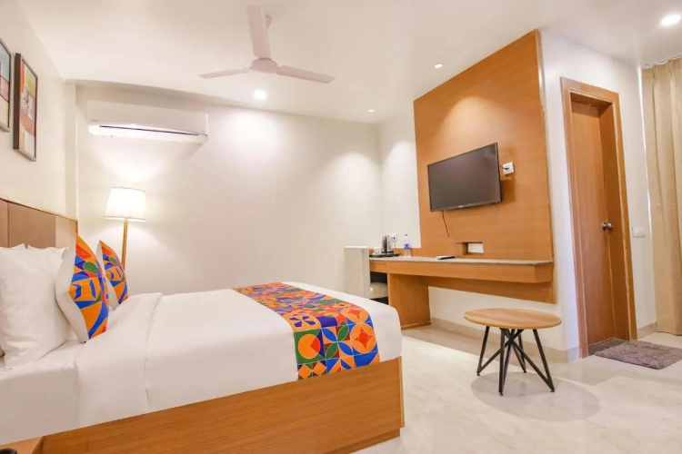 Saltstayz Select – Unitech Cyber Park