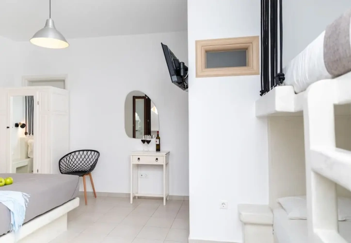 Superior Quadruple Basement room