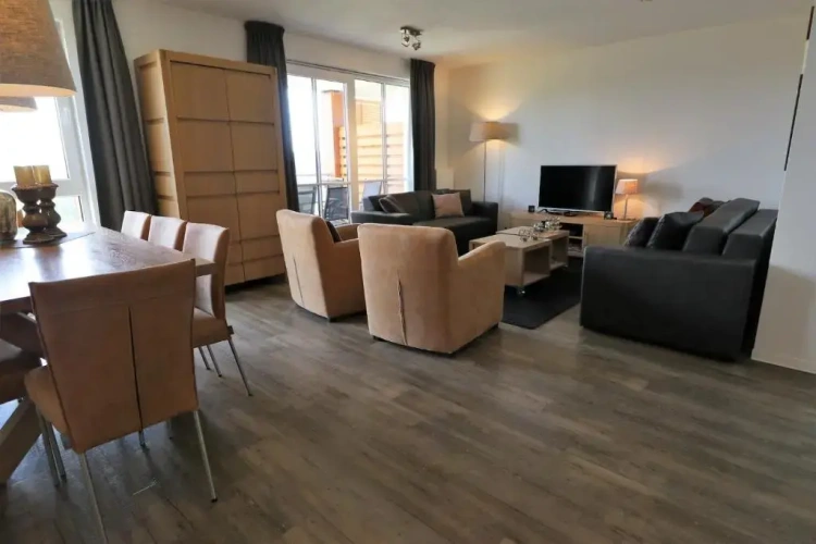 3 Bedrooms Apartment