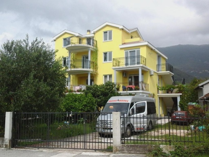 Apartment with garden view