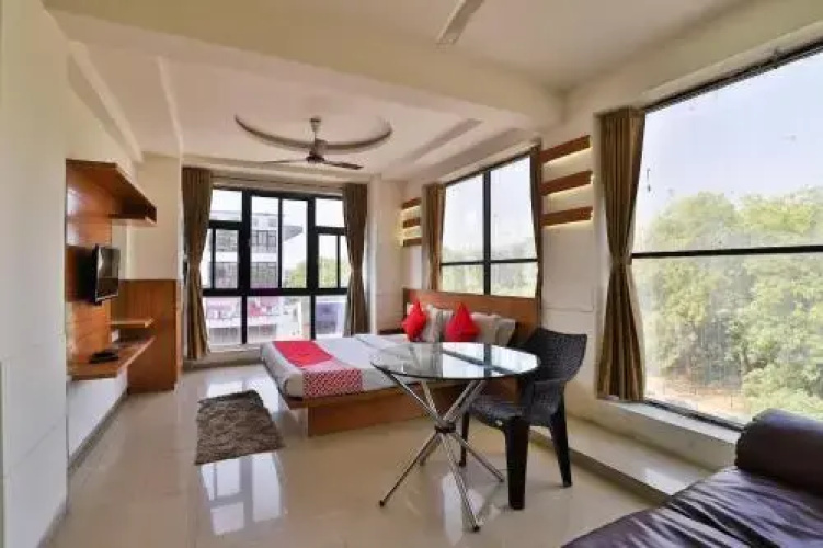 Hotel Midway Residency