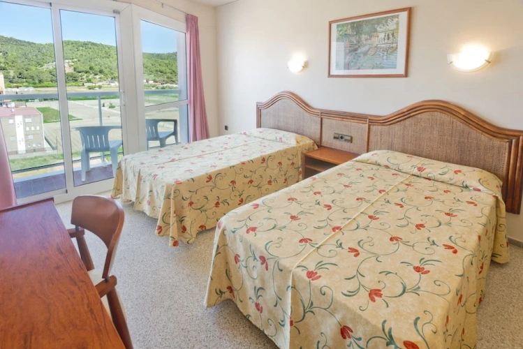 Standard Quadruple room with balcony