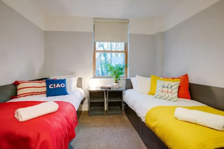 3 Bedrooms Apartment
