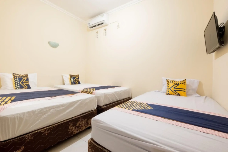 Standard Triple room
