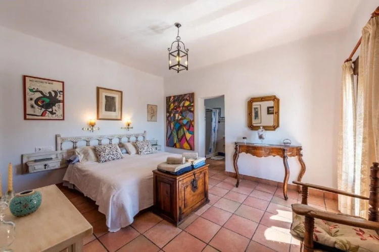 1132 Villa Hazilla