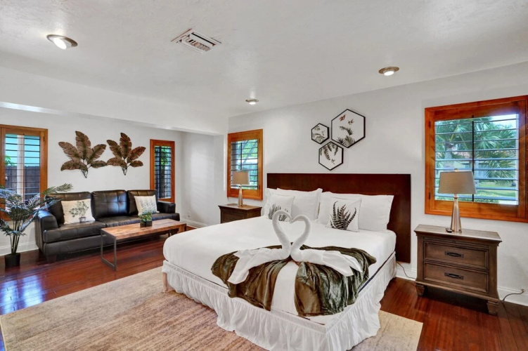 4BD House with Private Heated Pool