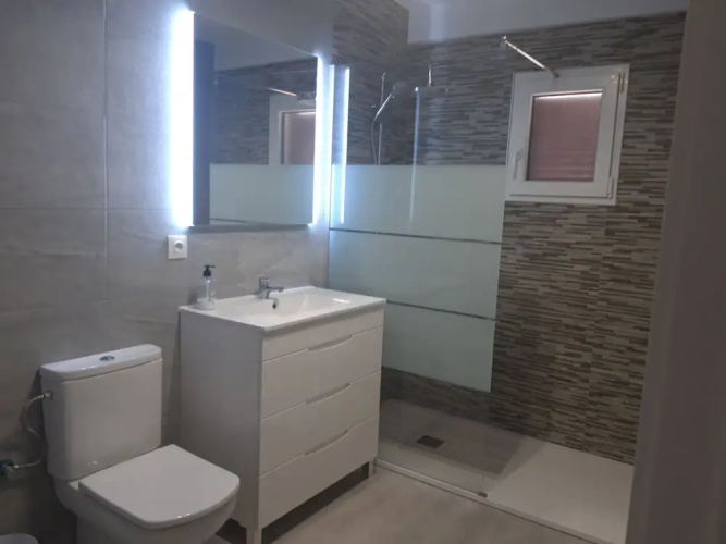 Cr191 second floor apartment
