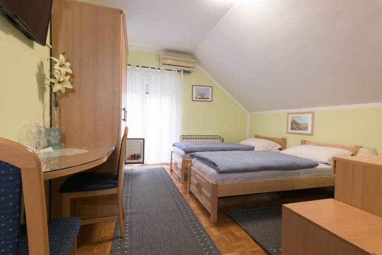 Standard Twin room with balcony