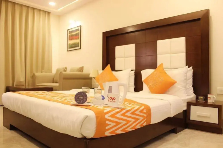 OYO Premium MG Road Trinity
