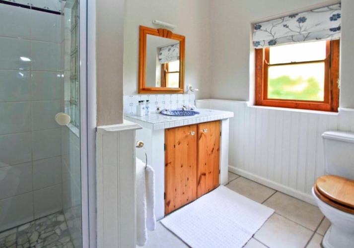Standard Twin room with garden view