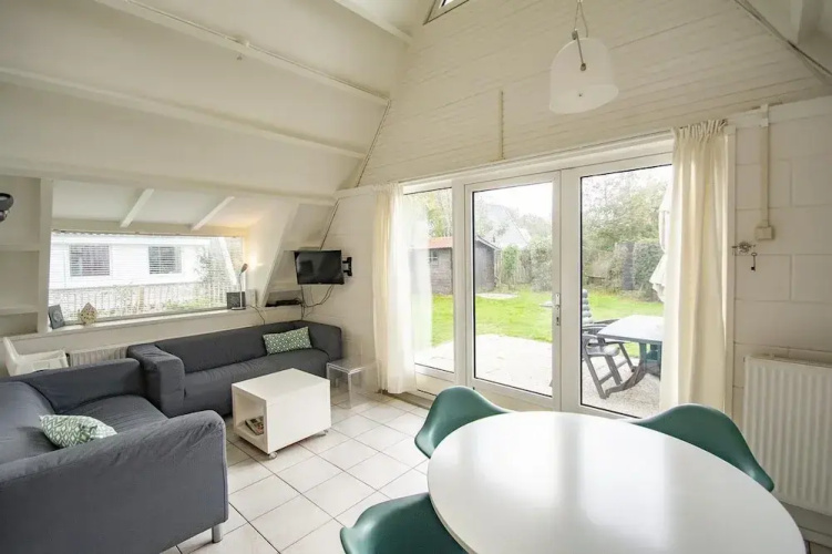 Radiant Seaside Holiday Home