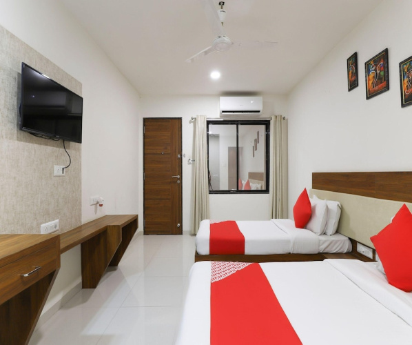 Hotel O Iskcon Temple Navasari