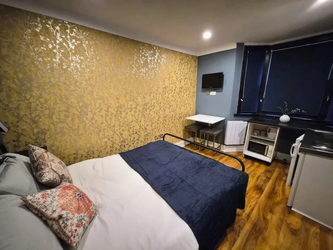 Deluxe Studio