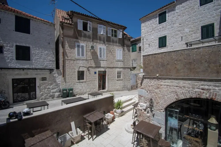 Kira, One Bedroom Apartment In Old Town