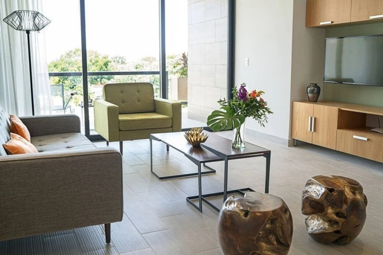 2BR With Rooftop Pool in Great Location! A/c!