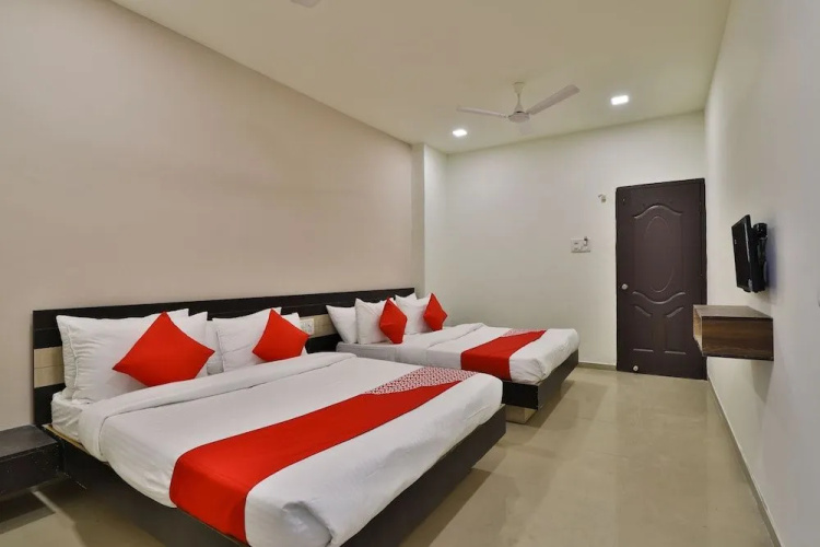 OYO Flagship 30791 Hotel Shagun