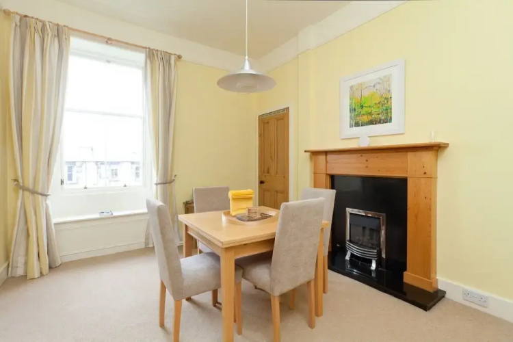 380 Mardale Crescent Apartment