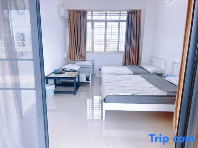1 Bedroom Standard Quintuple room with balcony