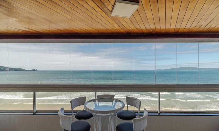 Sea View Apt w/ BBQ in Itapema Dnl0602