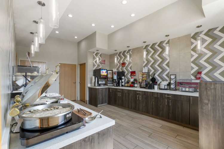 Best Western Plus Des Moines West Inn & Suites photo 35