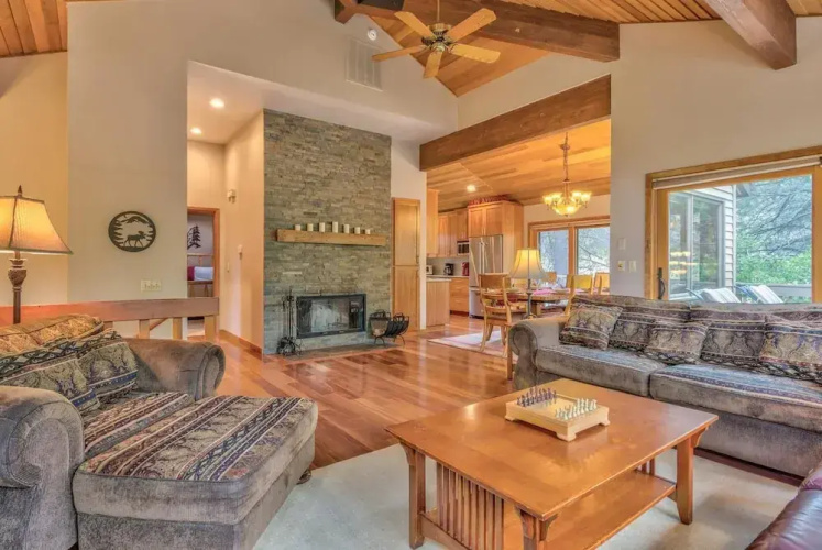 2 Tan Oak-Hot Tub-3BR/2BA