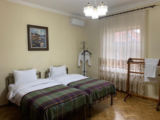 Standard Twin room with garden view